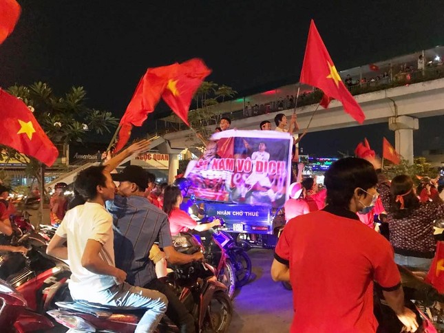 Công an TPHCM sẽ xử lý nghiêm cổ động viên quá khích ảnh 1