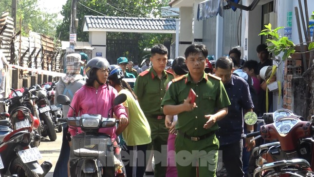 Cận cảnh hiện trường vụ cháy làm 5 người chết thương tâm ở Sài Gòn sáng 27 tết ảnh 1