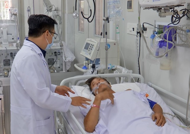Người mang rắn hổ chúa vào viện tặng lại 80 triệu cho bệnh nhân khác ảnh 1