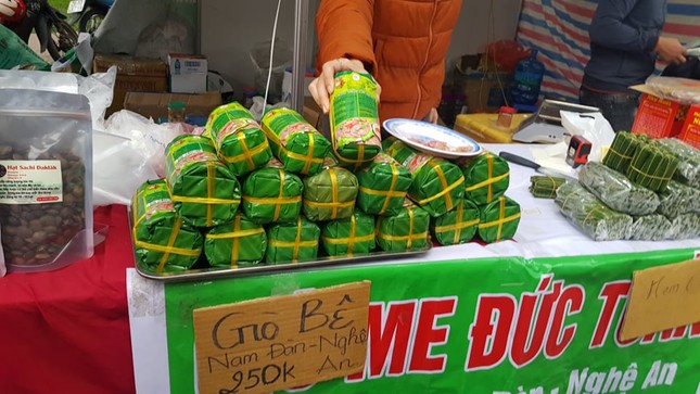 Đặc sản vùng miền 'đổ bộ' chợ Tết Thủ đô ảnh 1