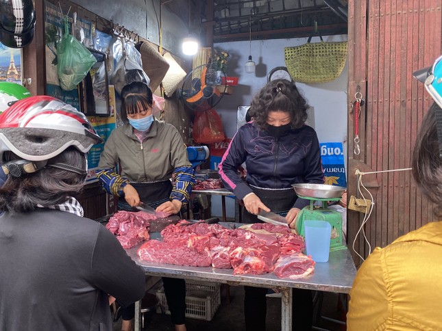Mùng 1, hoa tươi giảm giá, dâu tây siêu rẻ ảnh 4