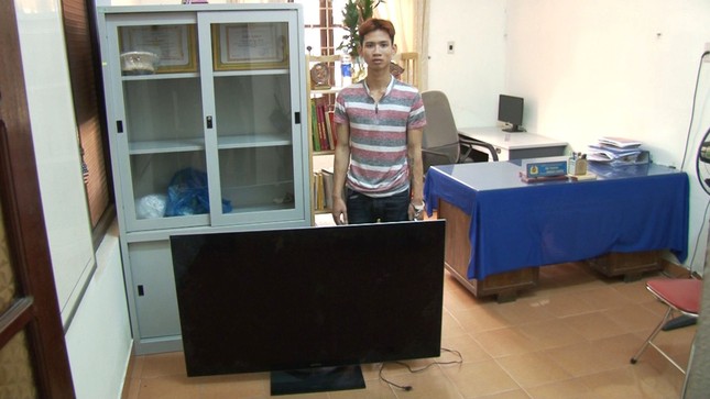 'Đạo chích' trốn gầm giường 5 tiếng để trộm tivi ảnh 1