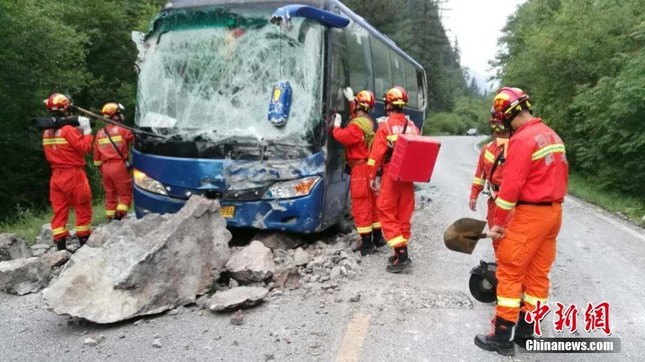 Khu du lịch Cửu Trại Câu tan hoang sau động đất ảnh 16