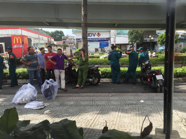 Một người bị đâm chết trên bàn nhậu ở Sài Gòn ảnh 1