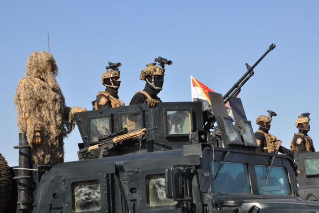 Quân đội Iraq diễu binh mừng đánh bại IS ảnh 1