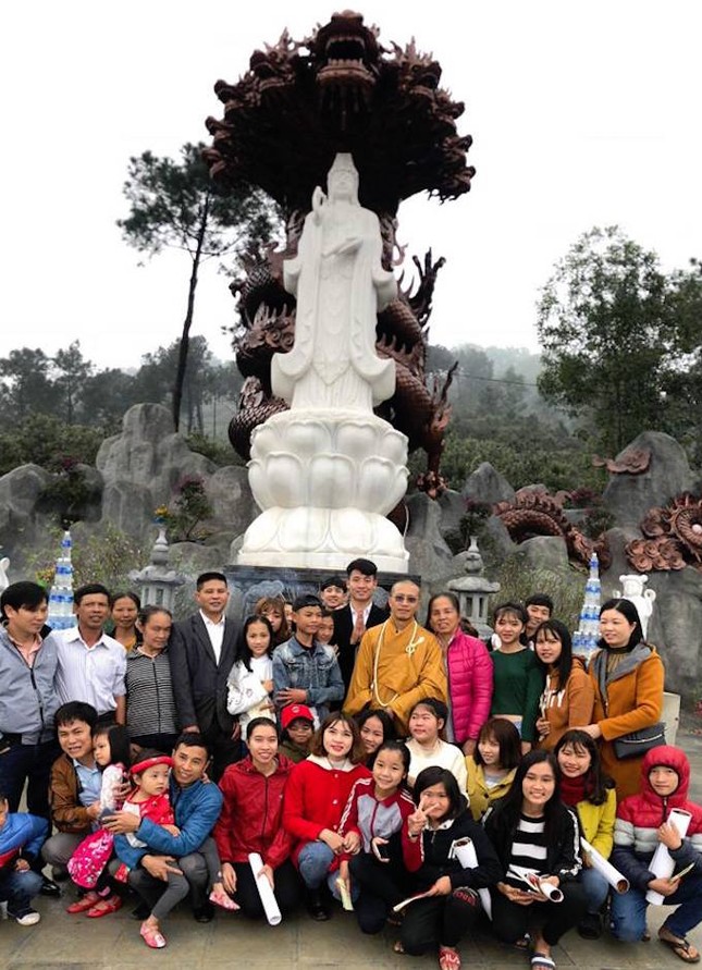 Các tuyển thủ U23 mệt phờ vì 'chạy show' chúc Tết ảnh 2