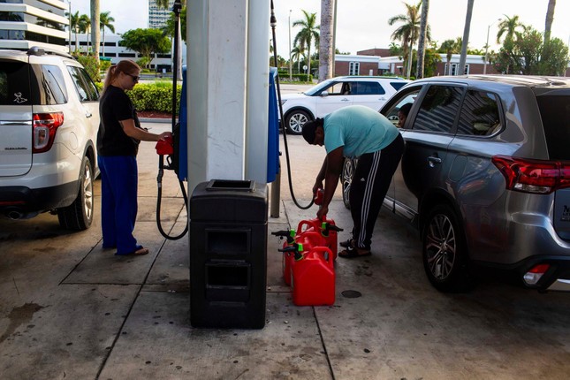 Bão Dorian mạnh lên thành cấp 5, đe doạ 'cày nát' bờ Đông Florida ảnh 3