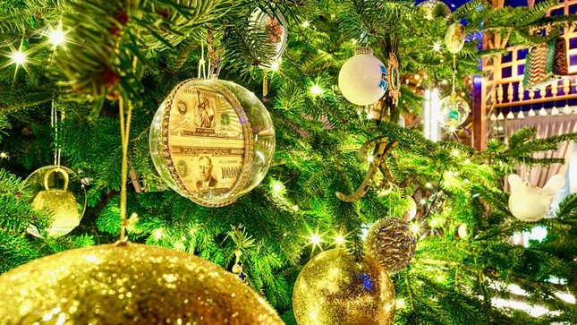 Cây thông Noel đắt nhất thế giới, treo đầy kim cương giá 347 tỉ đồng ảnh 1
