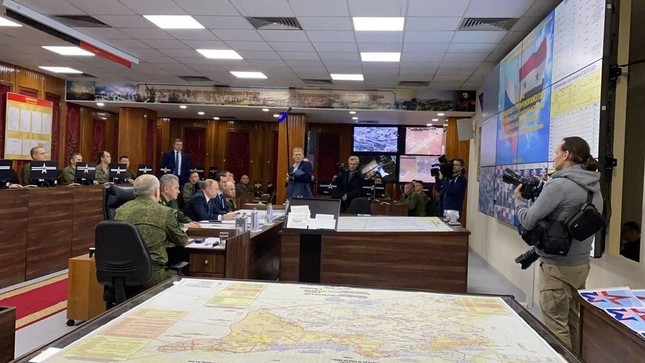Tổng thống Putin bất ngờ thăm ‘chảo lửa’ Trung Đông, gặp Tổng thống Syria ảnh 1