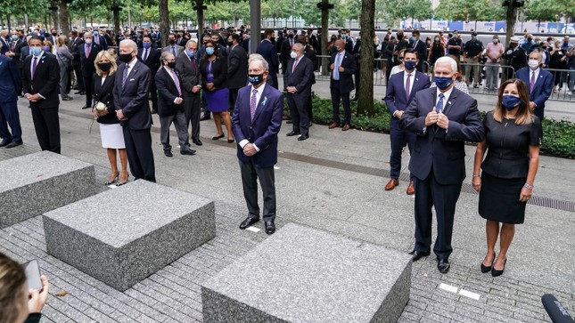 Ông Trump mặc niệm nạn nhân vụ khủng bố 11/9 trên Không lực Một ảnh 4