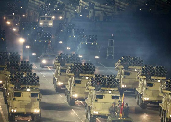 Triều Tiên duyệt binh hoành tráng, Mỹ nói ‘đáng thất vọng’ ảnh 1