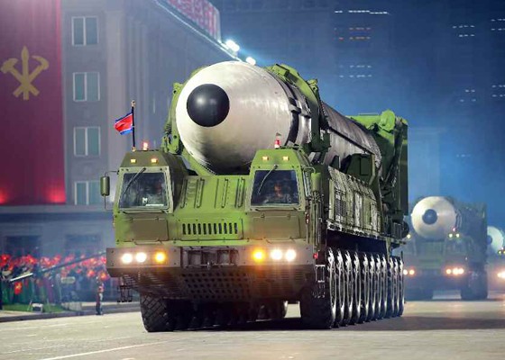 Giáo sư Hàn Quốc nhận định 'lạnh người' về tên lửa mới của Triều Tiên ảnh 3