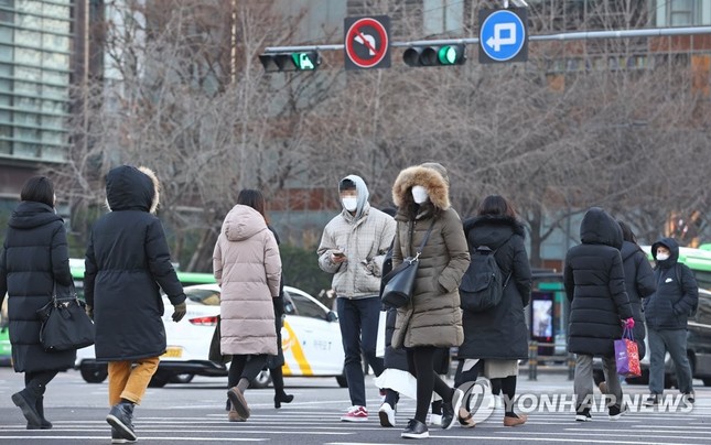 Hàn Quốc: Số ca COVID-19 mới cao kỉ lục, cả Seoul còn 1 giường chăm sóc đặc biệt ảnh 5