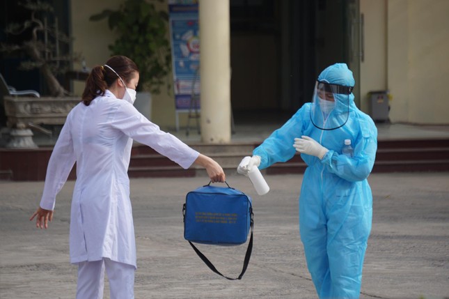 Nữ nhân viên dương tính SARS-CoV-2, phong tỏa Bệnh viện GTVT Hải Phòng ảnh 9