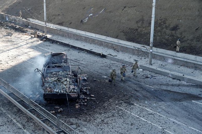 Tận thấy dàn xe quân sự được cho là của Nga bị phá huỷ trong chiến dịch ở Ukraine ảnh 11