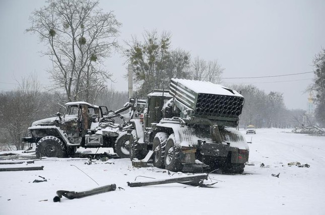 Tận thấy dàn xe quân sự được cho là của Nga bị phá huỷ trong chiến dịch ở Ukraine ảnh 9