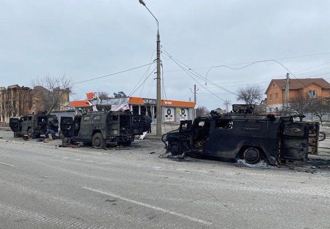 Tận thấy dàn xe quân sự được cho là của Nga bị phá huỷ trong chiến dịch ở Ukraine ảnh 1