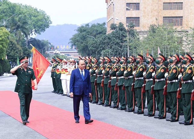 Chủ tịch nước Nguyễn Xuân Phúc thăm Bộ Tư lệnh Quân khu 1 ảnh 6