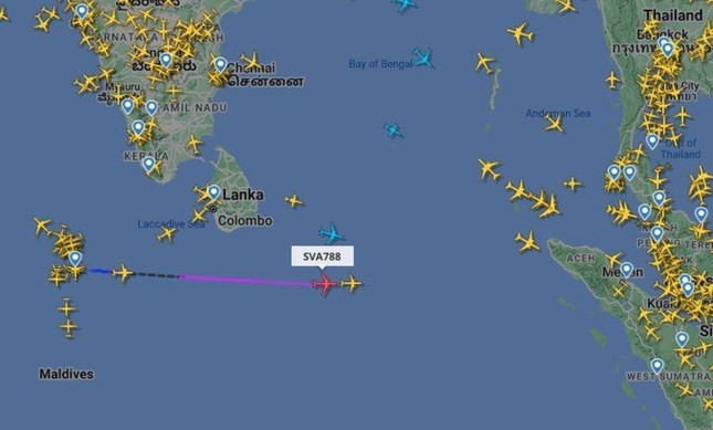 Gần 5.000 người theo dõi chuyến bay nghi chở Tổng thống Sri Lanka từ Maldives sang Singapore ảnh 1