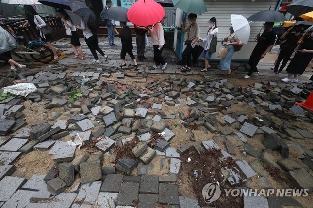 Hàn Quốc: Mưa lớn kỷ lục ở Seoul khiến 7 người thiệt mạng - Ảnh 11.