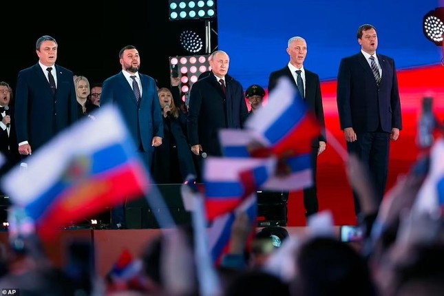Tổng thống Putin phát biểu tại sự kiện chào mừng 4 vùng lãnh thổ mới sáp nhập Nga ảnh 7