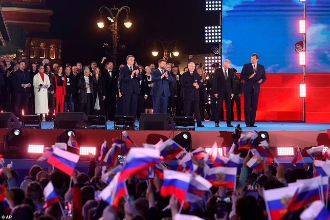 Tổng thống Putin phát biểu tại sự kiện chào mừng 4 vùng lãnh thổ mới sáp nhập Nga ảnh 5