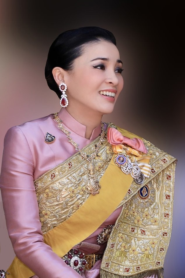 6 quan chức hoàng cung Thái Lan bị sa thải vì vi phạm kỷ luật nghiêm trọng ảnh 2