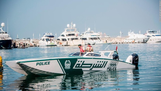 Đội xe cứu thương, xe cảnh sát 'sang chảnh' của Dubai ảnh 12