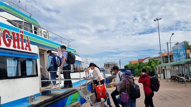 Giá vé tàu khách cao tốc Sa Kỳ - Lý Sơn tăng vọt ảnh 1