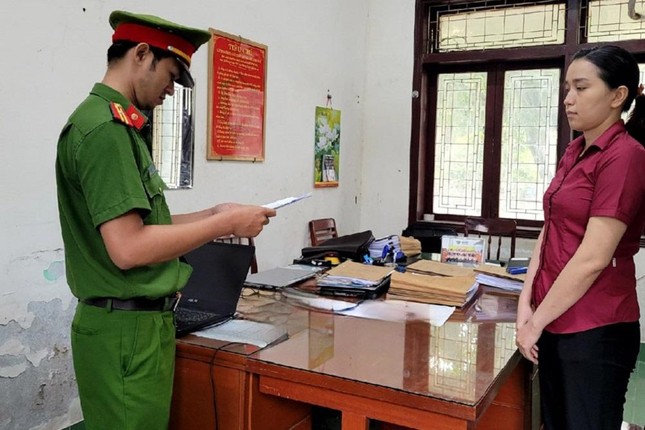 Thủ đoạn chiếm đoạt hàng chục tỉ đồng của 'nữ quái' ở Quảng Ngãi ảnh 1