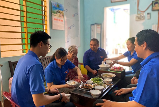 Tuổi trẻ Bình Định làm nhiều phần việc ý nghĩa tri ân các anh hùng liệt sĩ ảnh 3