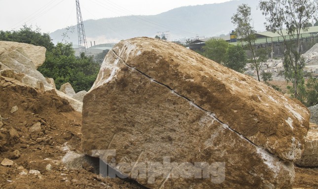 Bình Định lập tổ công tác 'cứu' núi Hòn Chà ảnh 1
