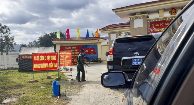 Bình Định: Đặc biệt quan tâm cho người dân ở các khu cách ly trong ngày Tết ảnh 1