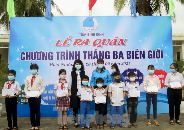 Bình Định ra quân chương trình 'Tháng ba biên giới' ảnh 1