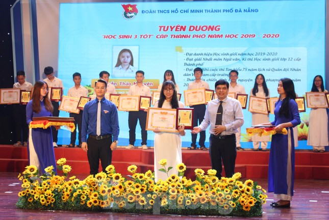 Thành Đoàn Đà Nẵng tôn vinh 24 nhà giáo trẻ tiêu biểu ảnh 2