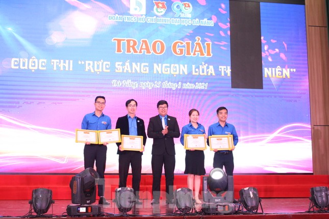 Công an TPHCM tuyên dương 26 cán bộ Đoàn tiêu biểu ảnh 4