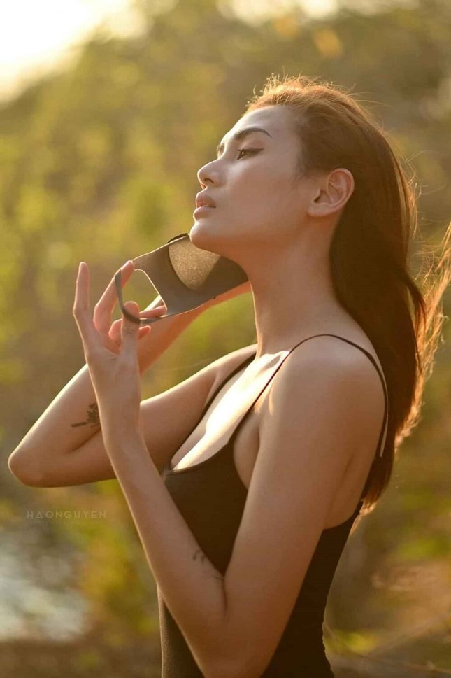 Đẳng cấp "chị đại" Võ Hoàng Yến, đi cách ly cũng chụp hình "chanh sả" ảnh 5