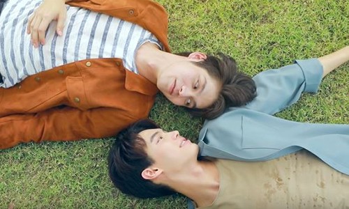 BrightWin vẫn tình thương mến thương dù bạn gái của Bright “ghen” với Win ảnh 1