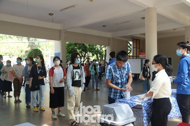 Đà Nẵng: Sĩ tử “check-in” địa điểm dự thi Tốt nghiệp THPT, công tác chuẩn bị đã sẵn sàng ảnh 2