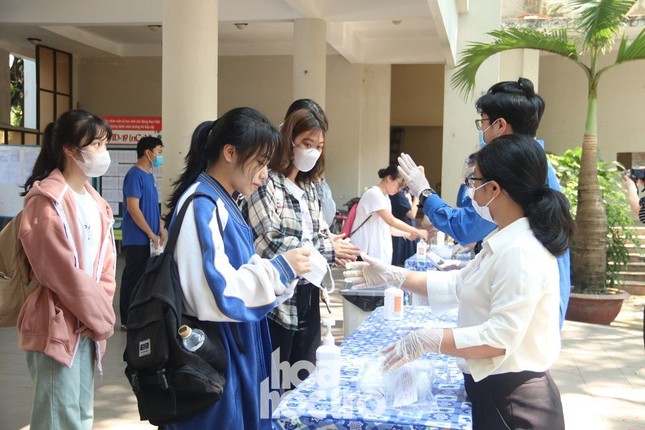 Đà Nẵng: Sĩ tử “check-in” địa điểm dự thi Tốt nghiệp THPT, công tác chuẩn bị đã sẵn sàng ảnh 4