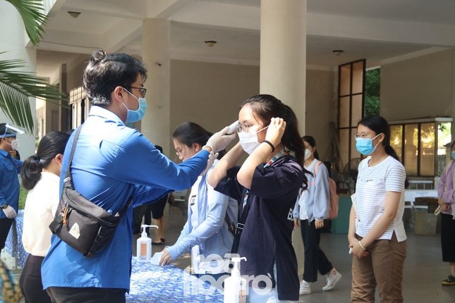 Đà Nẵng: Sĩ tử “check-in” địa điểm dự thi Tốt nghiệp THPT, công tác chuẩn bị đã sẵn sàng ảnh 3