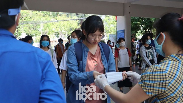 Đà Nẵng: Sĩ tử “check-in” địa điểm dự thi Tốt nghiệp THPT, công tác chuẩn bị đã sẵn sàng ảnh 1