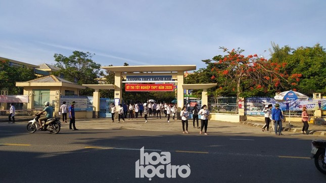 Thi tốt nghiệp THPT Quốc gia đợt 2: Đề Toán “nhẹ nhàng”, thí sinh thở phào nhẹ nhõm ảnh 1
