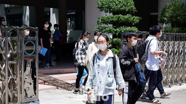 Thi tốt nghiệp THPT đợt 2: Đề Xã hội dễ giành điểm 8, môn Lý khó nhất đề Tự nhiên ảnh 1