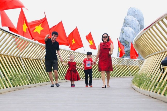 Đà Nẵng: Teen “check-in” Cầu Vàng phiên bản yêu nước, nô nức tắm biển sau bão và COVID-19 ảnh 3