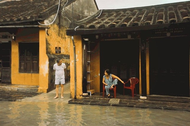Những câu chuyện đáng yêu đằng sau bộ ảnh “Venice Hội An” thắp sáng những ngày mưa lũ ảnh 10