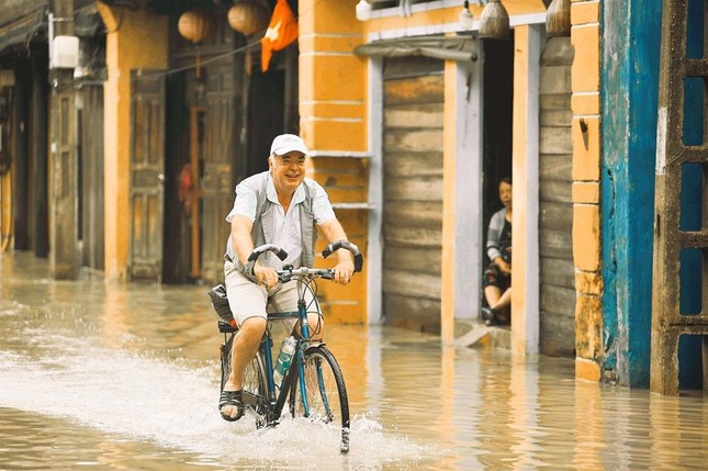 Những câu chuyện đáng yêu đằng sau bộ ảnh “Venice Hội An” thắp sáng những ngày mưa lũ ảnh 4