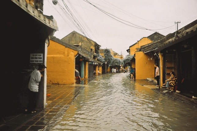 Những câu chuyện đáng yêu đằng sau bộ ảnh “Venice Hội An” thắp sáng những ngày mưa lũ ảnh 14