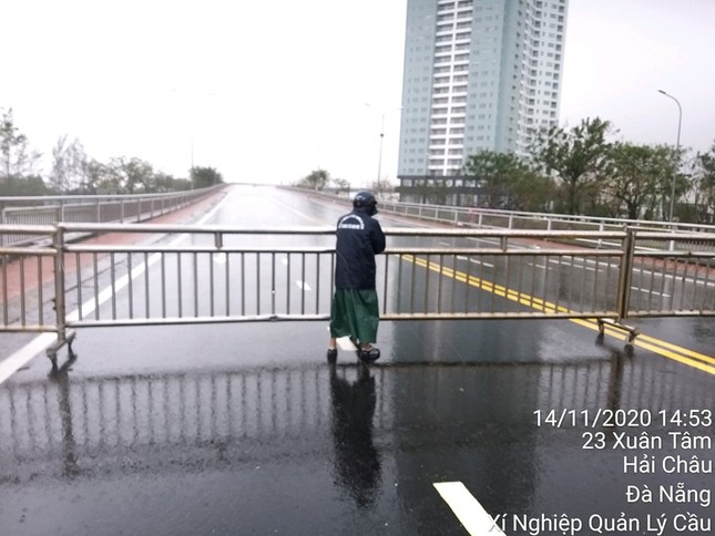 Đà Nẵng: Dừng lưu thông cầu, tạm đóng cửa sân bay để phòng tránh bão số 13 ảnh 2