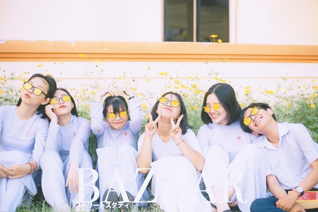 Kỷ yếu được thiết kế theo phong cách tạp chí, lớp bạn đã thử chưa? ảnh 1